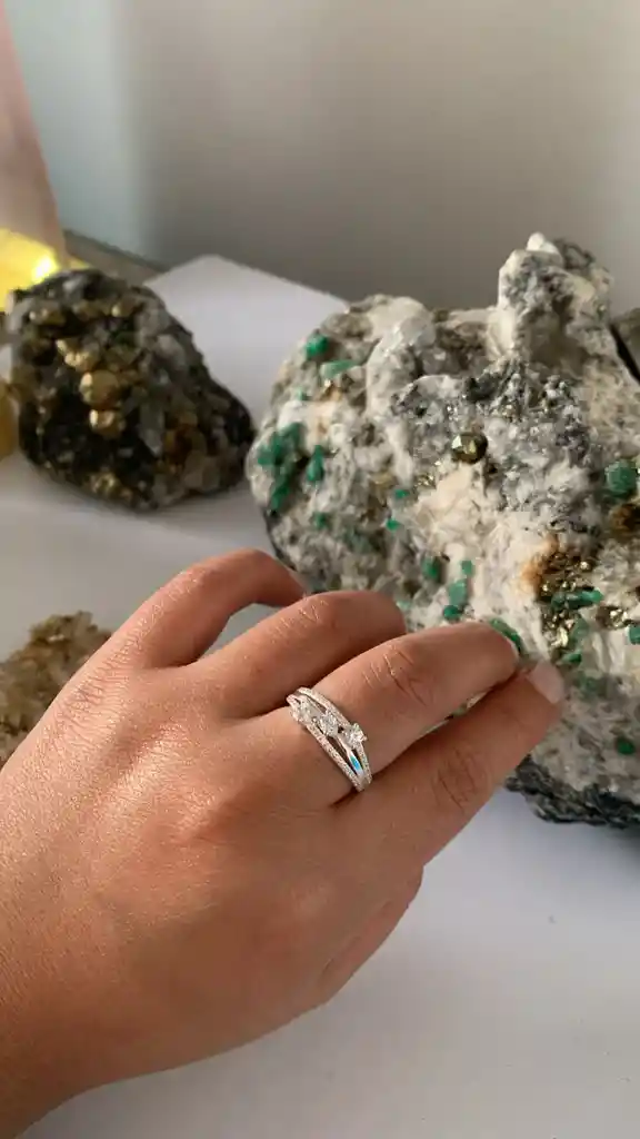 Anillo Trini - Plata Ley 925 Con Circones Tipo Diamante