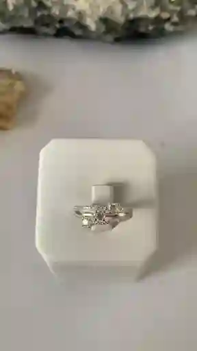 Anillo Trini - Plata Ley 925 Con Circones Tipo Diamante