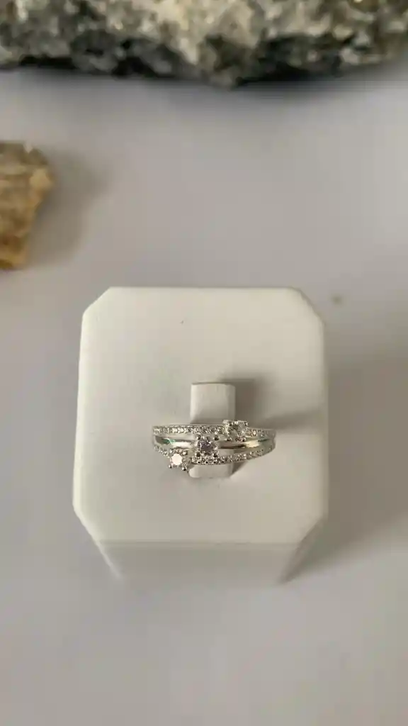 Anillo Trini - Plata Ley 925 Con Circones Tipo Diamante