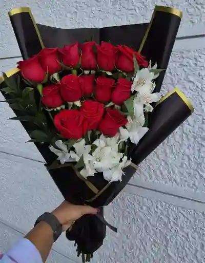Bouquet De Rosas Y Astromelias