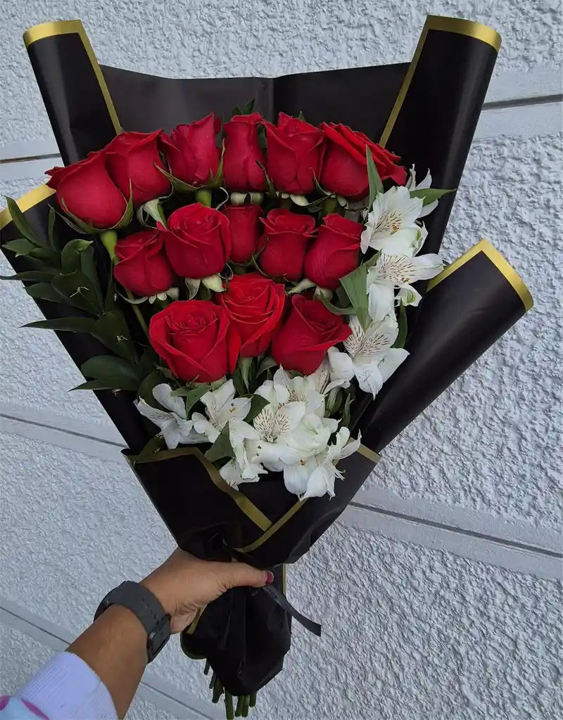Bouquet De Rosas Y Astromelias