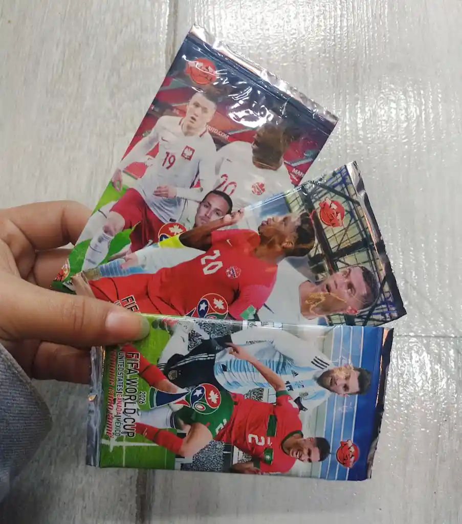 3 Sobres De Cartas Fifa World Cup 2026 Brillantes (total 24 Cartas)