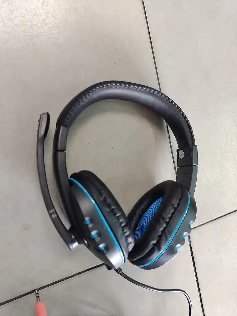Audifonos Con Cable Diadema Negra Con Azul Komc K4