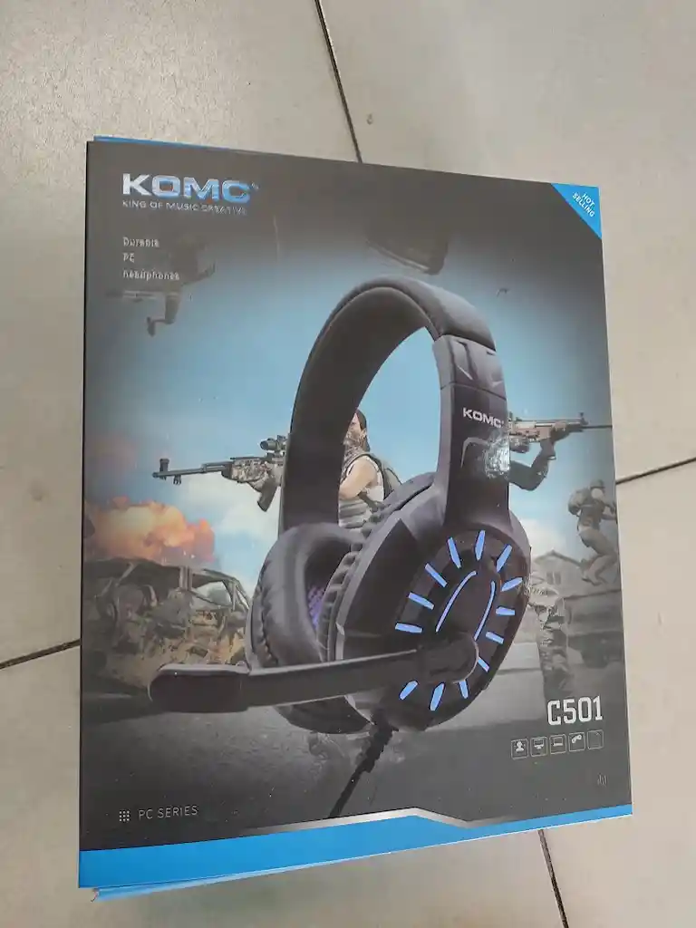 Audifonos Con Cable Diadema Negra Con Roja Komc C501