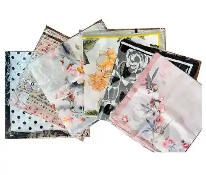 Pañoletas Medianas Tipo Seda O Satin Estampados Sobrios