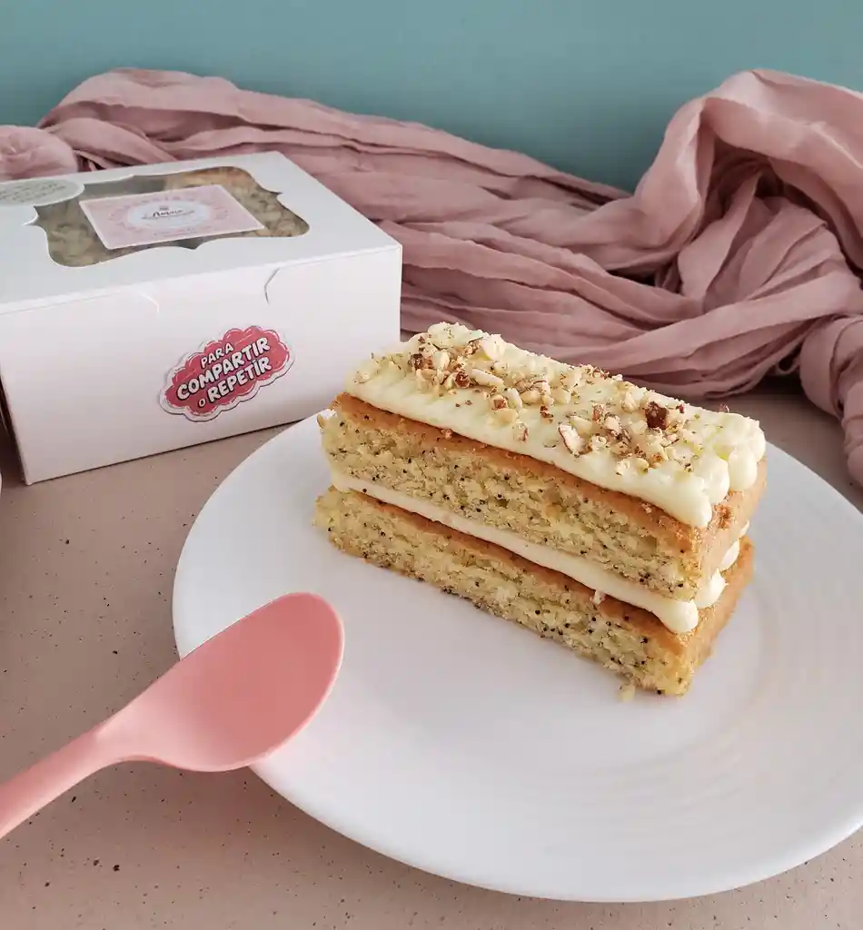 Porción Torta Naranja Amapola