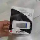 Memoria Usb Kingston 4 Gb Kyson Plateada Con Azul