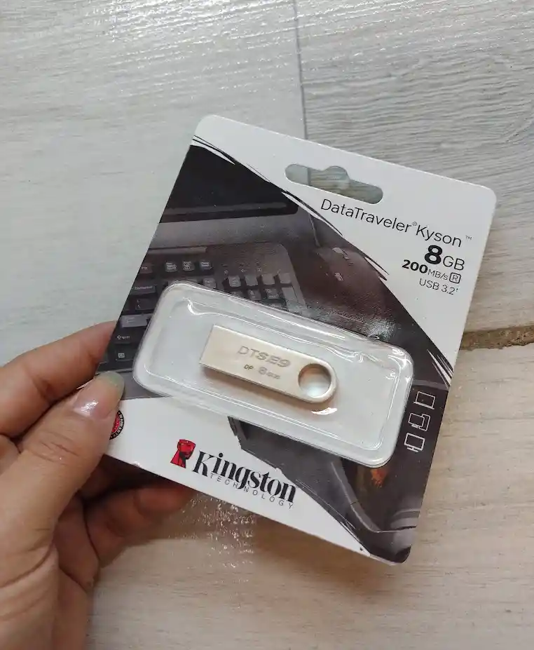 Memoria Usb Kingston 8 Gb Kyson Plateada