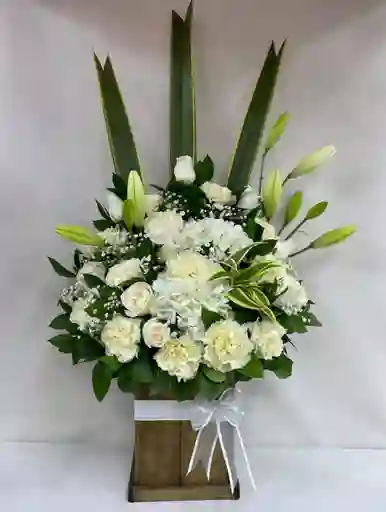 Fúnebre De Rosas Y Lirios
