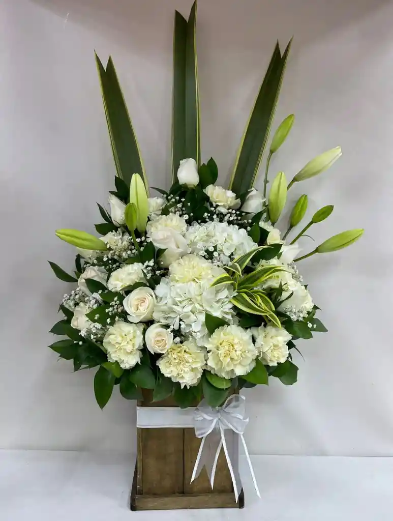 Fúnebre De Rosas Y Lirios