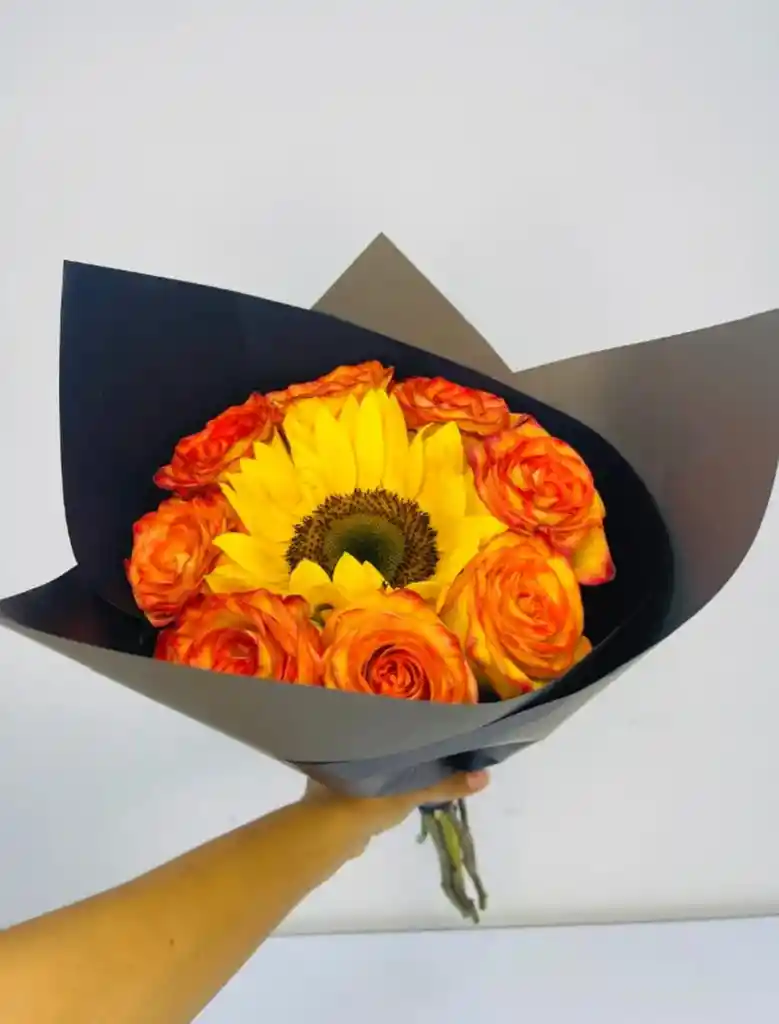 Ramillete De Girasol Y Rosas