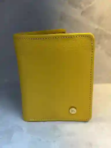 Billetera En Cuero Amarillo
