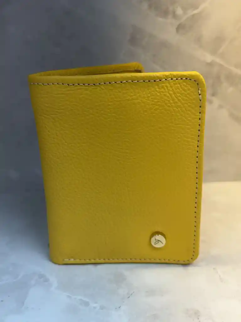 Billetera En Cuero Amarillo