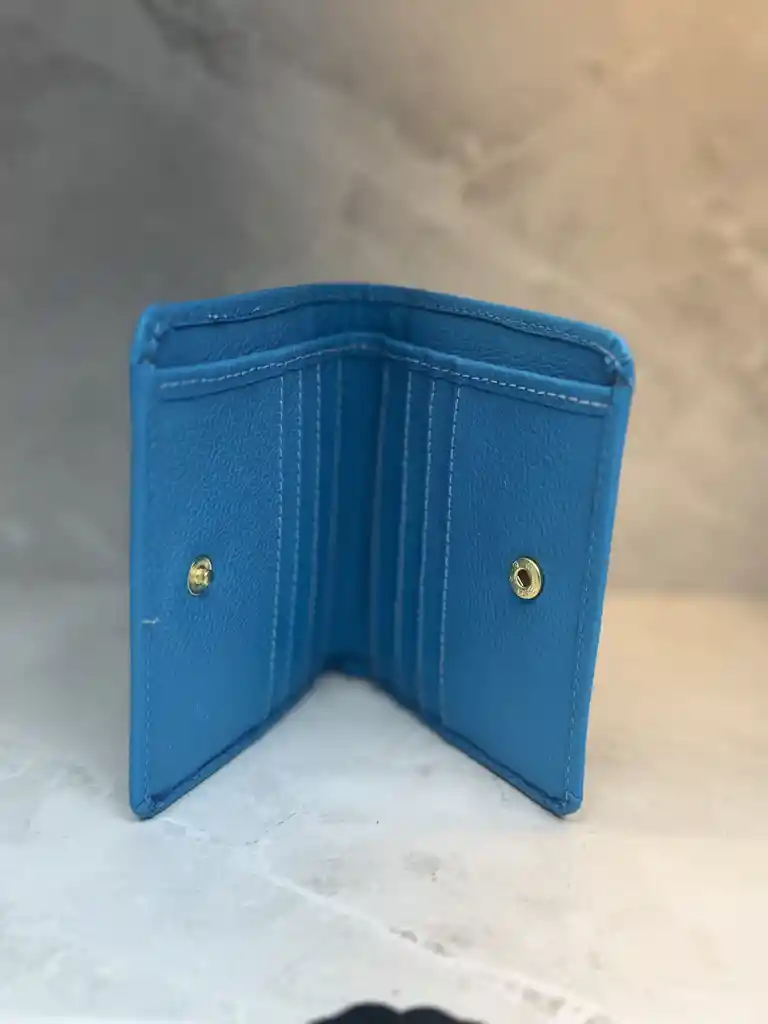 Billetera En Cuero Azul Neón