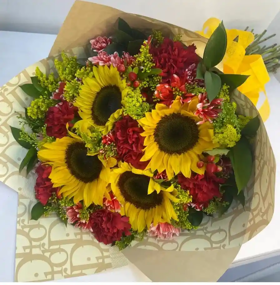 Bouquet De Girasol Y Flores Surtidas