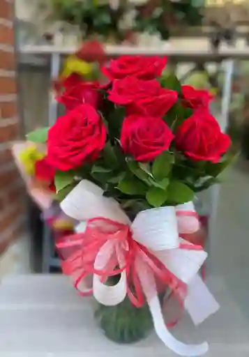 Jarrón De Rosas Rojas