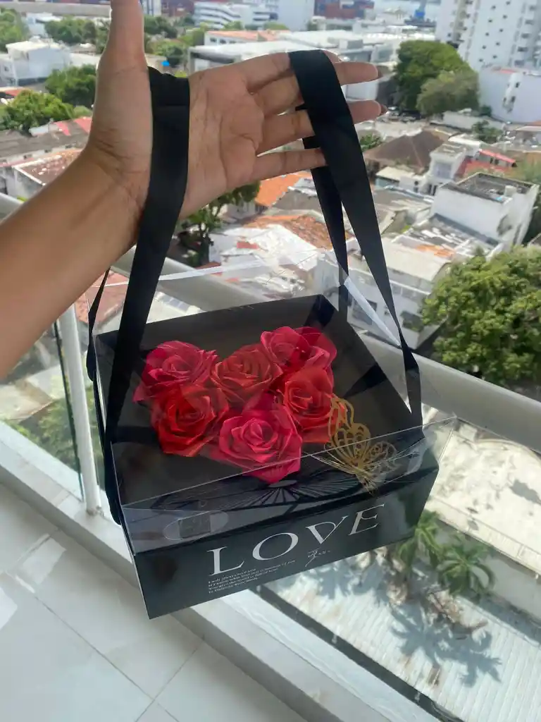 Caja Love Con Rosas