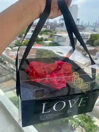 Caja Love Con Rosas