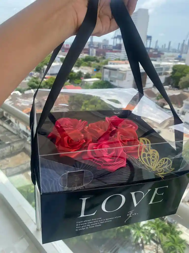 Caja Love Con Rosas