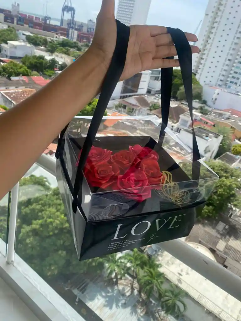 Caja Love Con Rosas