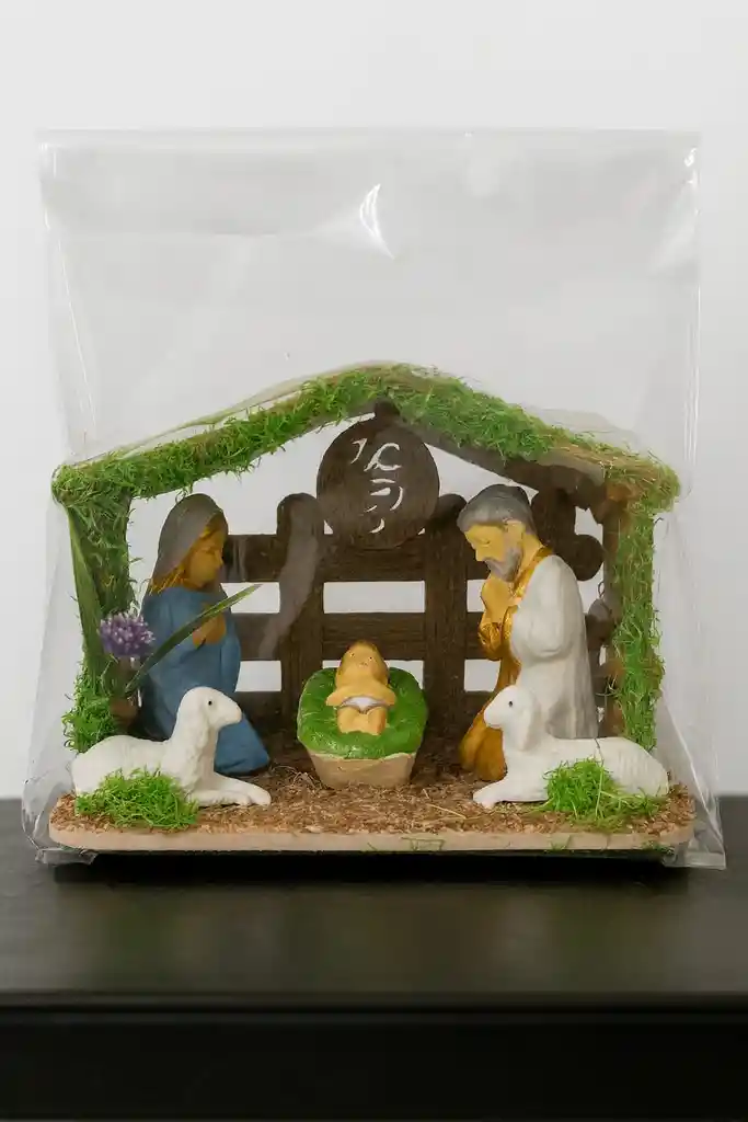 🎄✨ Pesebre Navideño Con Figuras – Modelo Compacto Decorado ✨🎄