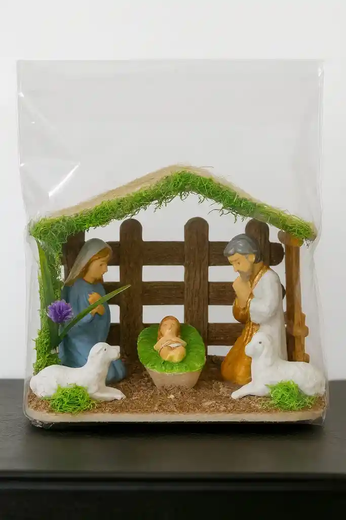 🎄✨ Pesebre Navideño Con Figuras – Modelo Compacto Decorado ✨🎄
