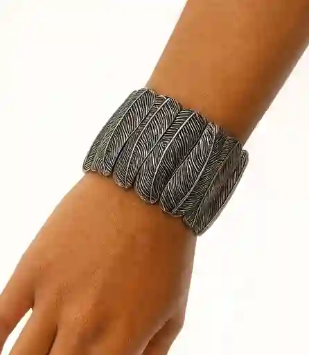 Pulsera Tipo Cadena Decorada Con Charms Metálicos