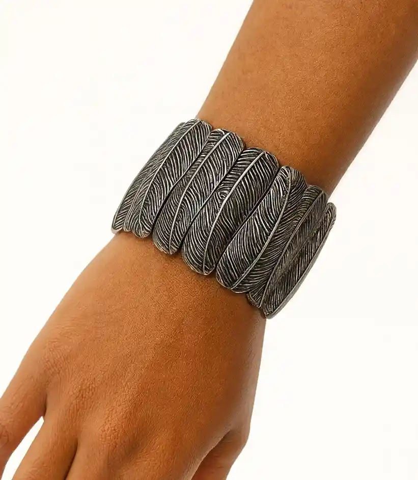 Pulsera Tipo Cadena Decorada Con Charms Metálicos