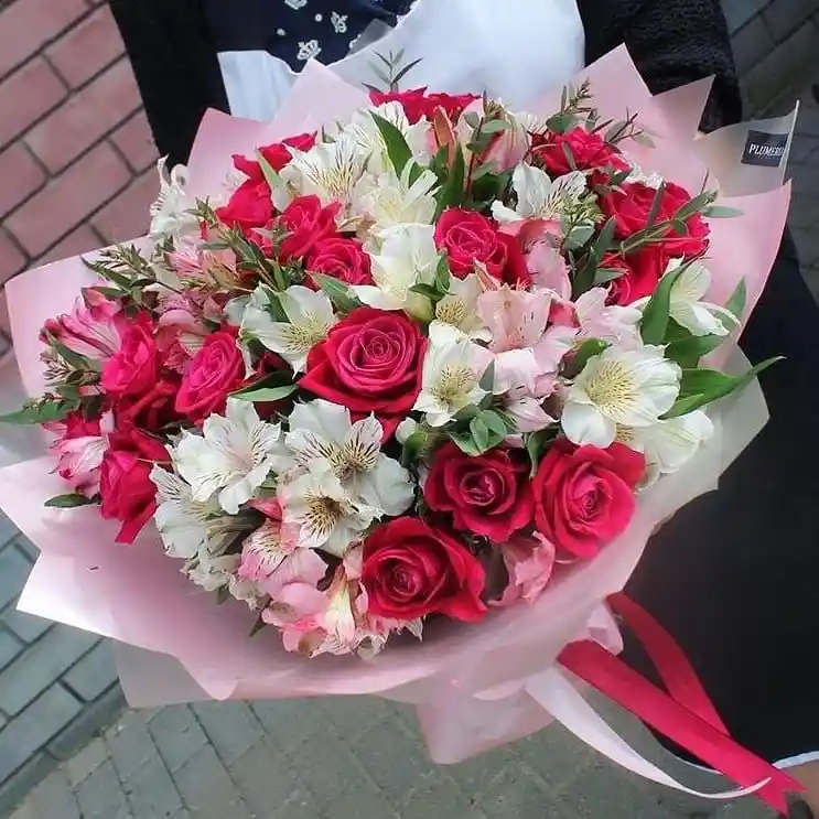 Bouqueth De Astromelias Con Rosas