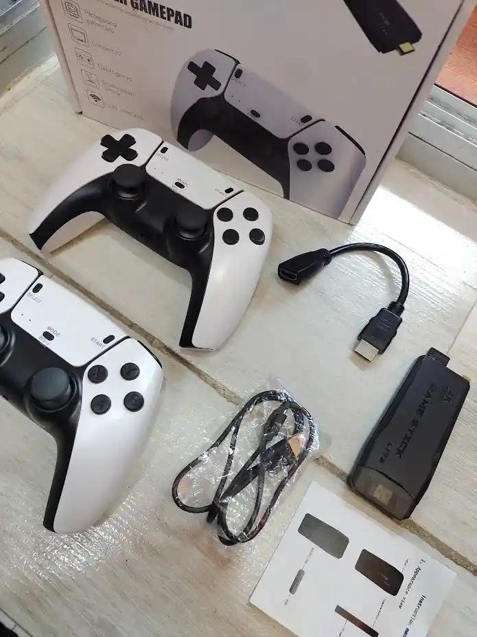 Consola De Juegos Retro En Hdmi M8 Pro Con Controles Inalambricos Blancos Game Stick