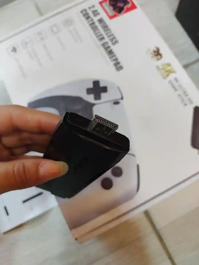 Consola De Juegos Retro En Hdmi M8 Pro Con Controles Inalambricos Blancos Game Stick