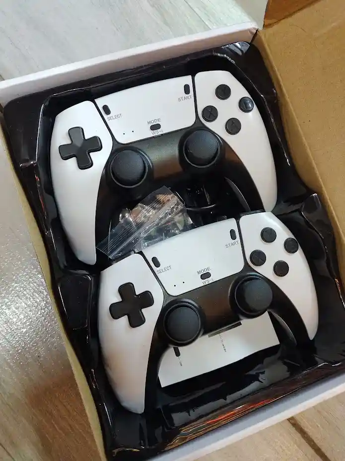 Consola De Juegos Retro En Hdmi M8 Pro Con Controles Inalambricos Blancos Game Stick