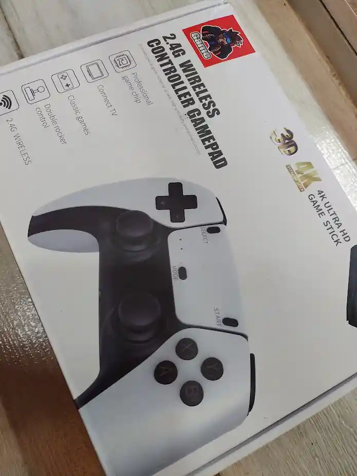 Consola De Juegos Retro En Hdmi M8 Pro Con Controles Inalambricos Blancos Game Stick