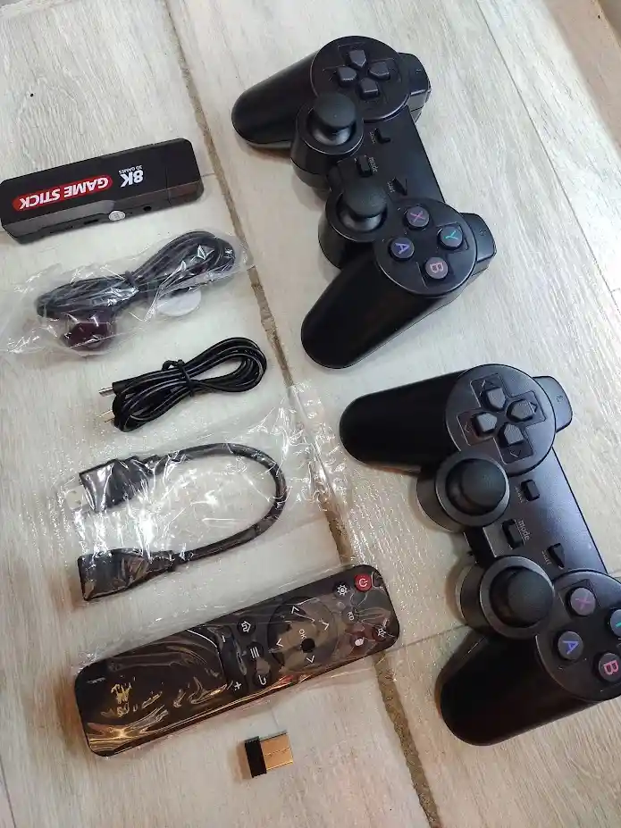 Consola Game Tv Stick 8k Juegos + Convertidor En Smart Tv Con Controles Inalambricos