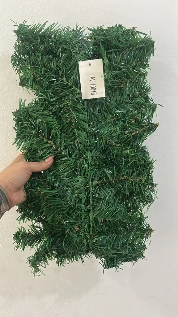 Guirnalda Alambrada 130 Ramas 24cm Ancho X 2.7 Metros De Largo