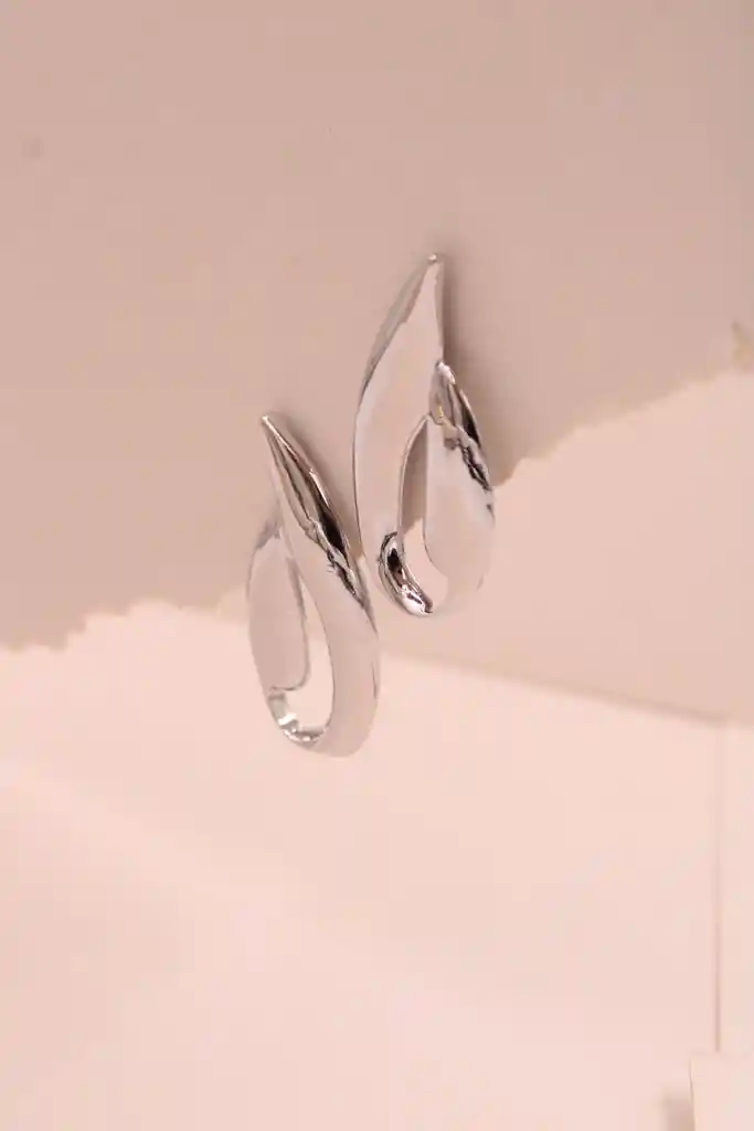 Arete Rodio · Llama Plateada