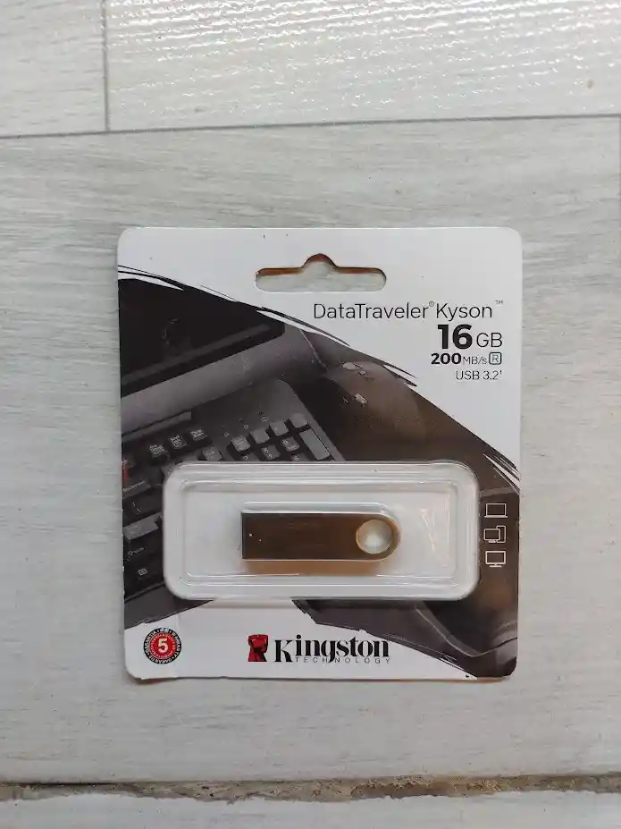 Memoria Usb Kingston 16 Gb Datatraveler Kyson Plateada