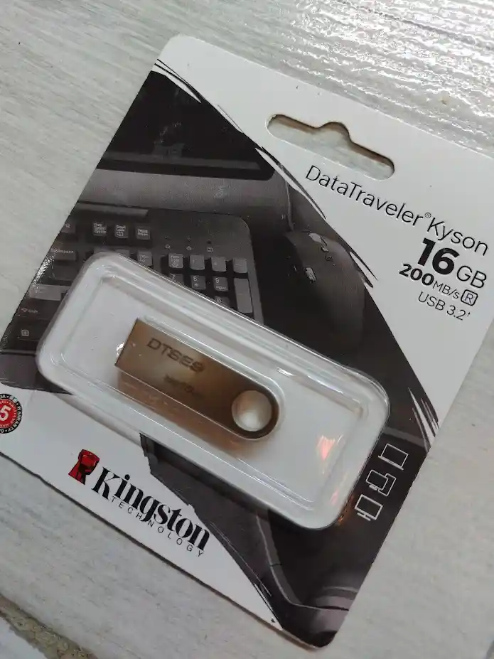 Memoria Usb Kingston 16 Gb Datatraveler Kyson Plateada