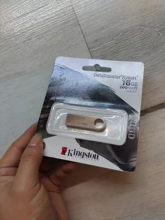 Memoria Usb Kingston 16 Gb Datatraveler Kyson Plateada