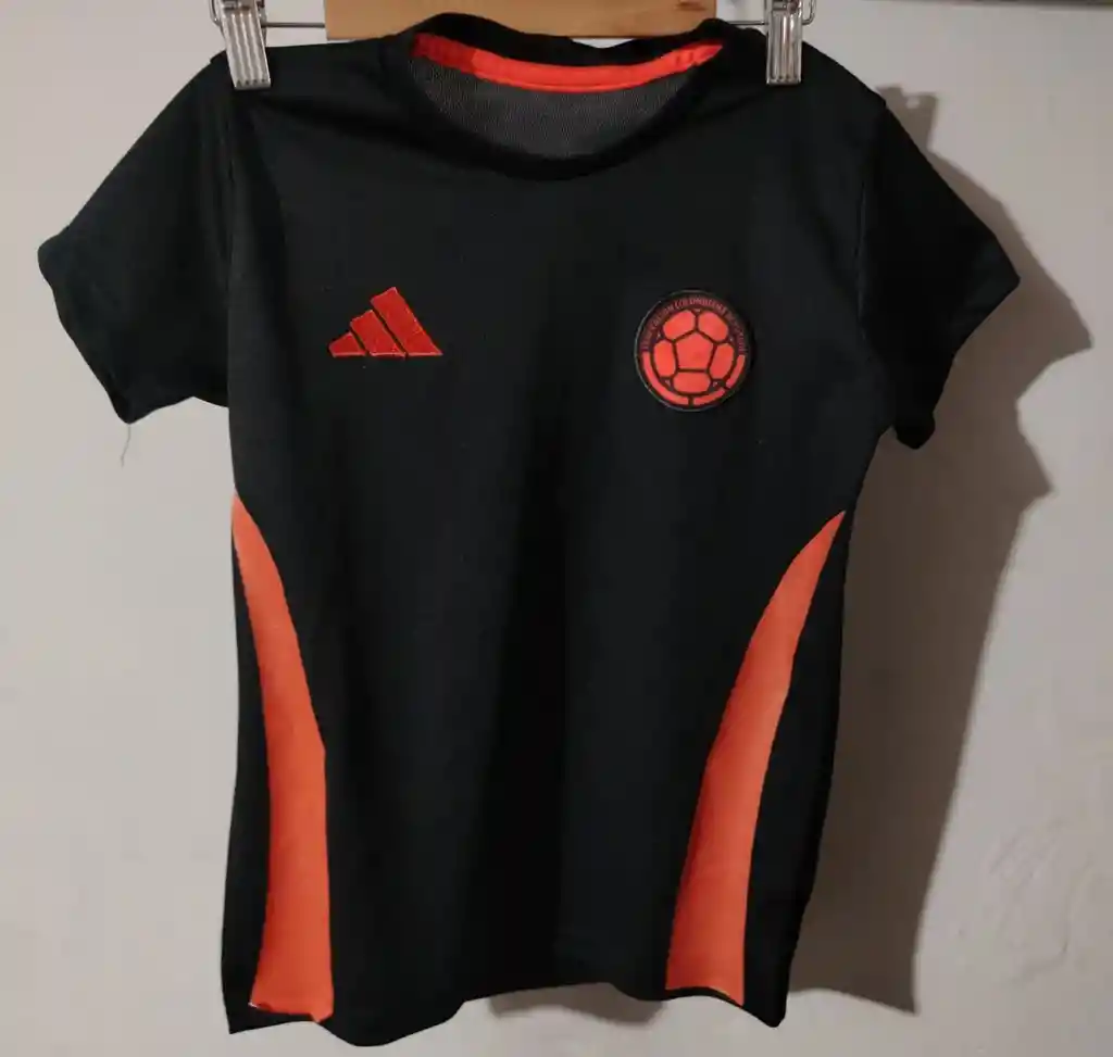 2 Unidades Camisetas Selección Colombia🥅🤾🏼‍♂️ Nacional / Negra/ Niñ@s/talla 8