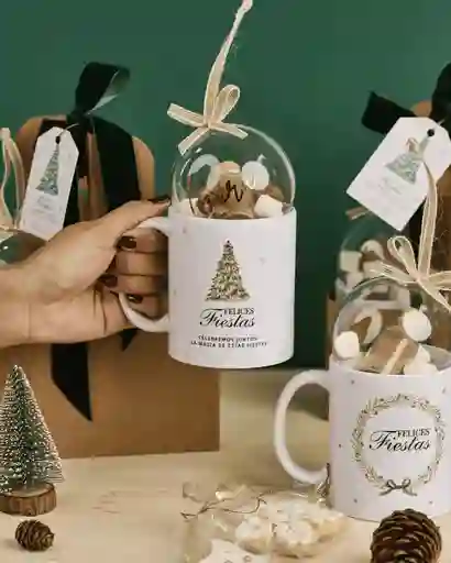 Regalo Navideño: Mug Decorado Con Chocolate En Polvo Y Esfera Acrilica