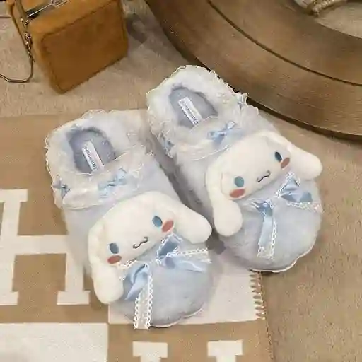 Pantuflas Cinnamoroll Sanrio Suela Antideslizante (talla 34-35)