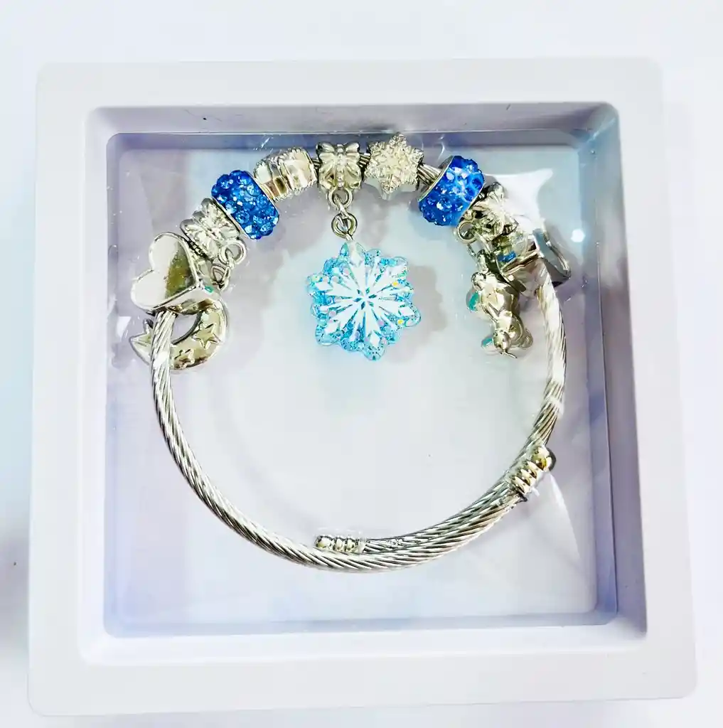 Pulsera Con Dijes Especiales Castillo De Fantasia - 3