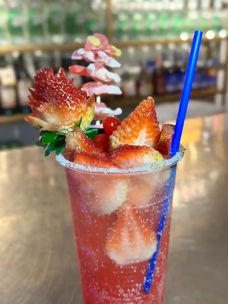 Michelada De Frutos Rojos (fresa Y Cereza) Con Ginger/soda