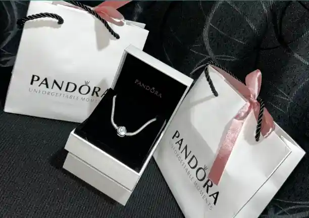 Brazalete Pandora Moments Cadena De Serpiente Corona O Resplandeciente Plata