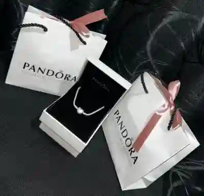 Brazalete Pandora Moments Cadena De Serpiente Con Broche De Corazón Centelleante