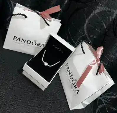 Brazalete Pandora Moments Cadena De Serpiente Con Broche De Corazón Centelleante