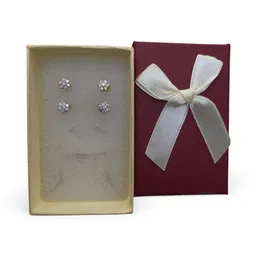 Aretes Tipo Topo Pequeño Dorado O Plateado De Flor Con Diamentes De Rodio