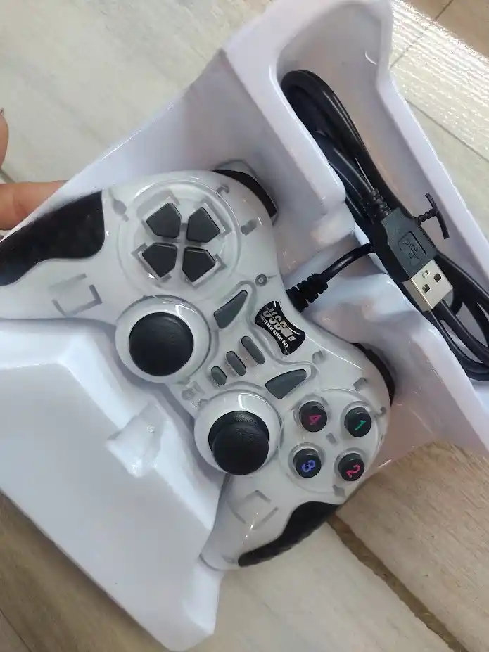 Control Mando Para Computador Pc Color Gris Con Negro Entrada Usb Windows