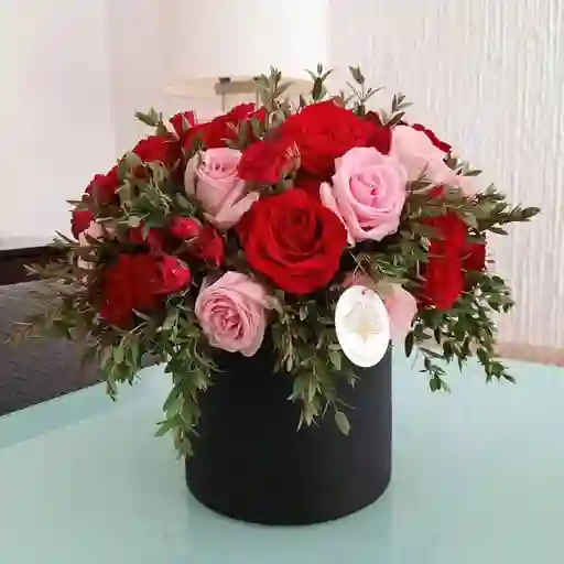 Caja De Rosas Rojas & Rosadas Love Bloom